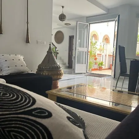 Alyana Hostal *